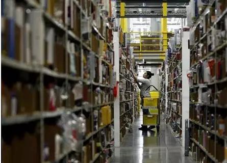 亚马逊物流中心实拍:规模巨大 令人惊叹_物流